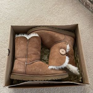 Chestnut Bailey Button Uggs